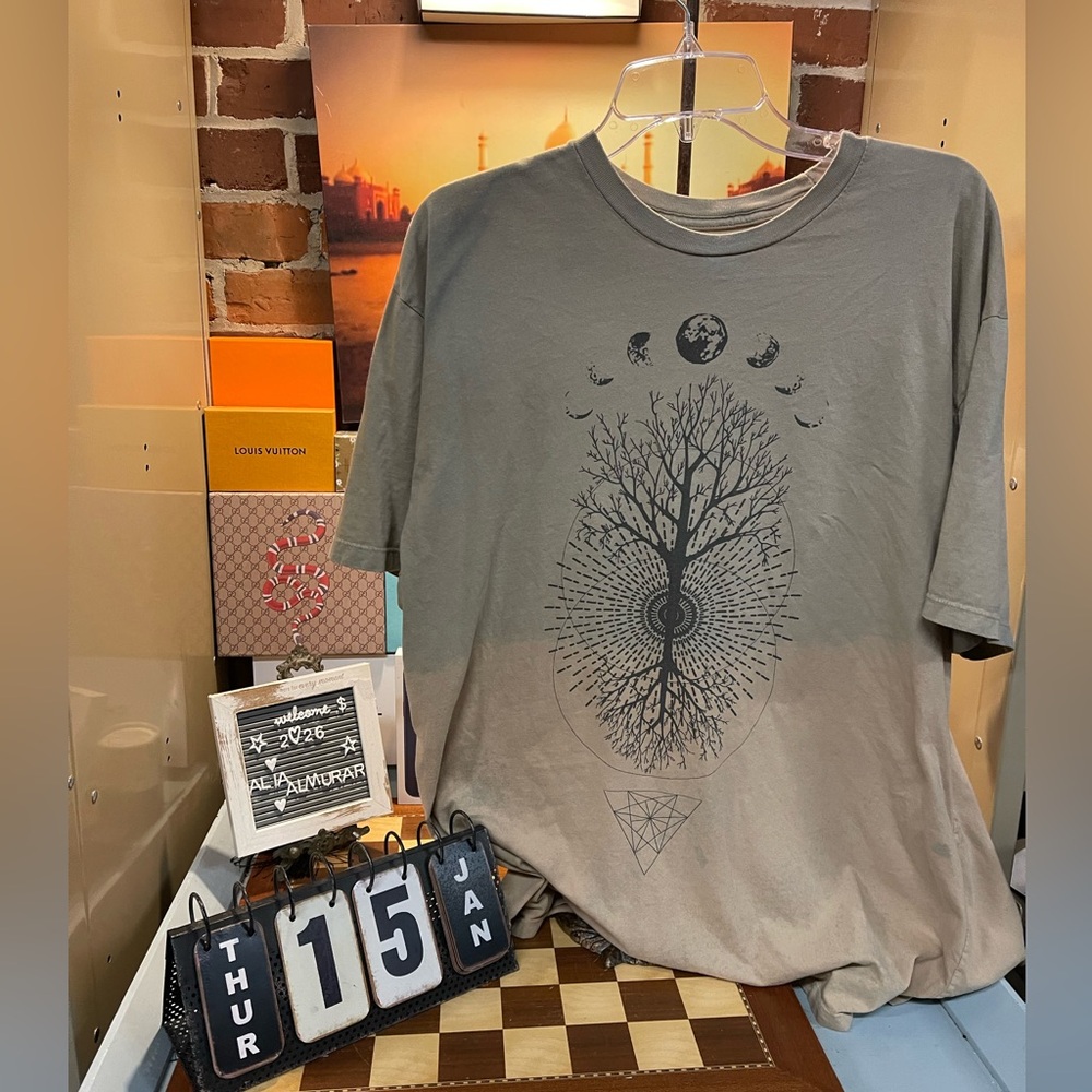 Hippie ombre shirt with print of moons on the front